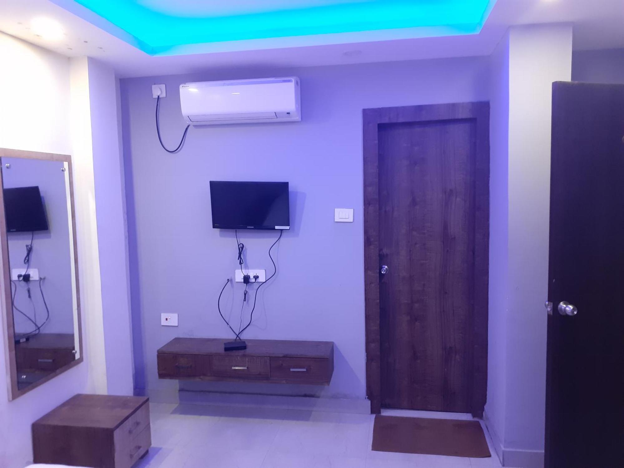 Hotel Delight Deluxe Pipra Dewās الغرفة الصورة